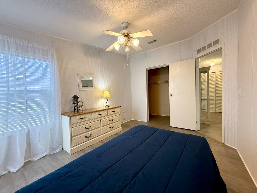 8204 Lemonwood Dr a Ellenton, FL Mobile or Manufactured Home for Sale